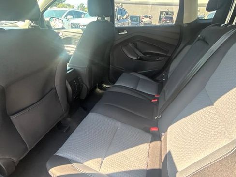 Used 2017 Ford Escape SE w/ SE Cold Weather Package AWD/4WD image 17