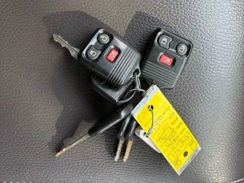 Used 2010 Ford F150 Lariat RWD image 31