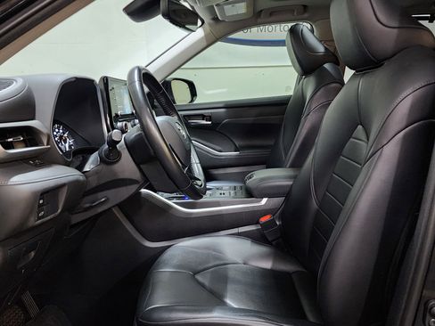 Used 2021 Toyota Highlander XLE image 14