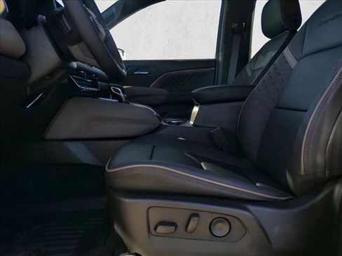 New 2026 GMC Canyon Denali image 9