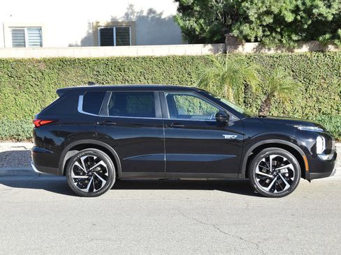 Used 2023 Mitsubishi Outlander SE image 25