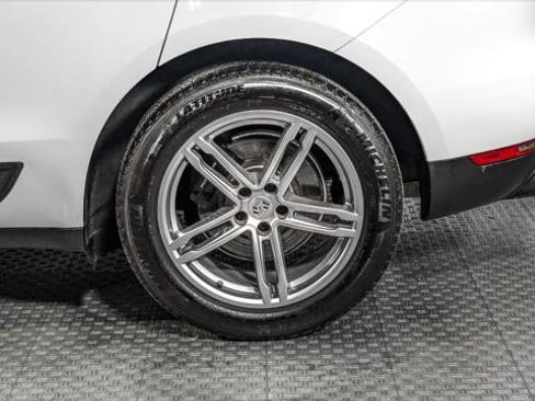 Used 2018 Porsche Macan Sport Edition w/ Driver Memory Package image 36