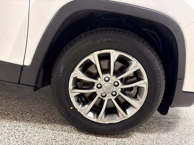 Used 2019 Jeep Cherokee Latitude Plus w/ Cold Weather Group FWD image 32
