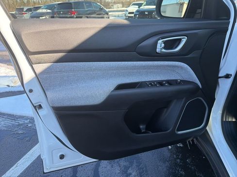 Used 2022 Jeep Compass Latitude image 18