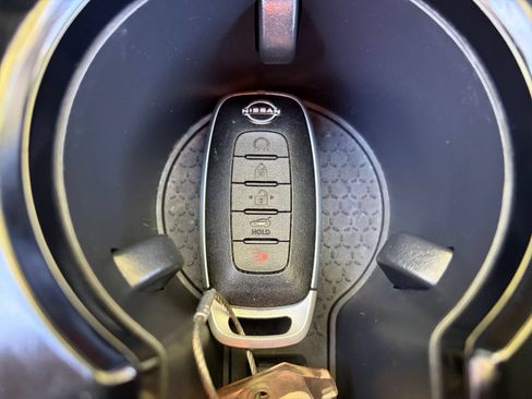 Used 2025 Nissan Rogue SV AWD/4WD image 17