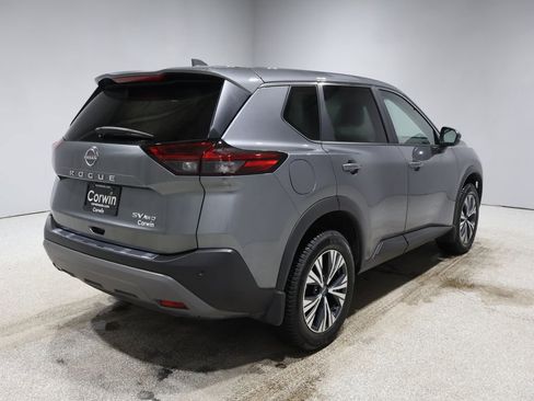 Used 2023 Nissan Rogue SV image 2