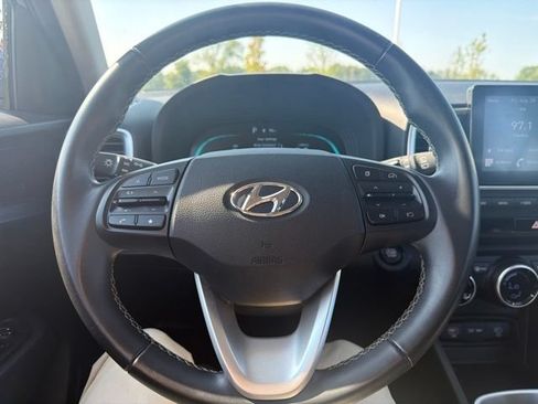 Used 2025 Hyundai Venue SEL FWD image 38