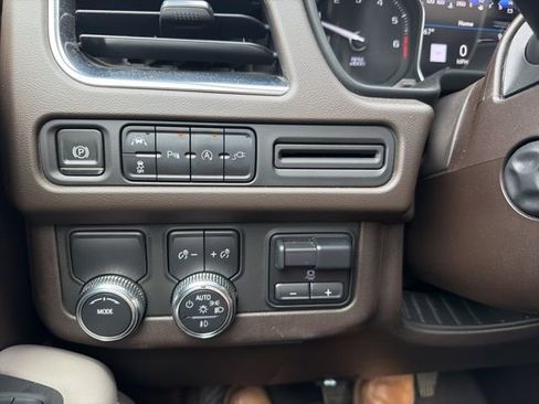 Used 2021 GMC Yukon SLT w/ SLT Premium Package image 11