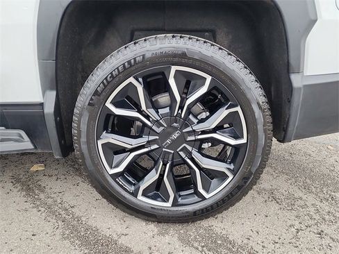 Used 2025 Chevrolet Silverado EV LT image 31