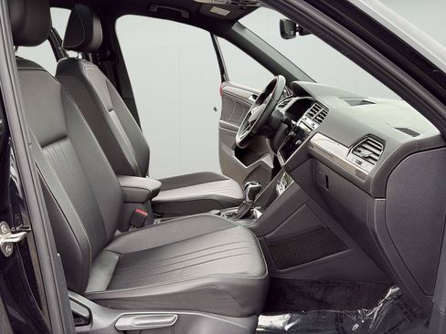 Used 2022 Volkswagen Tiguan SE R-Line AWD/4WD image 14
