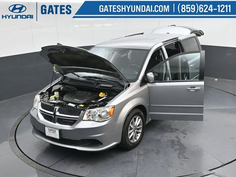 Used 2016 Dodge Grand Caravan SE image 51
