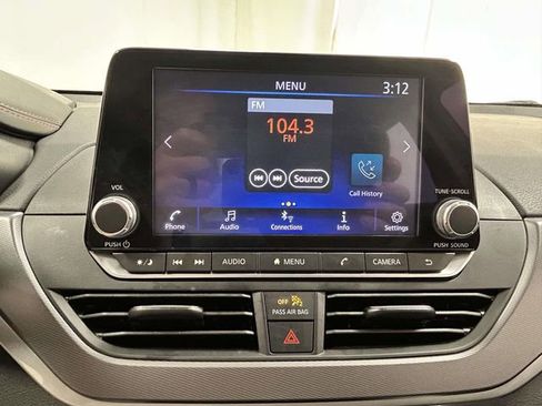 Used 2024 Nissan Altima 2.5 SR image 14