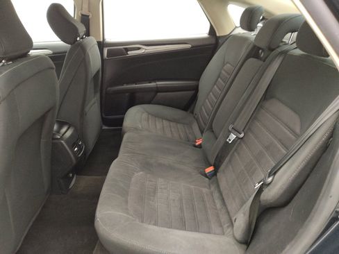 Used 2020 Ford Fusion SE FWD image 18