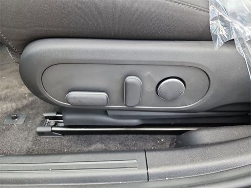 New 2025 Hyundai Ioniq 5 SE image 17