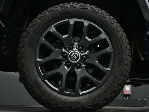 Used 2024 Toyota Tundra Platinum AWD/4WD image 12