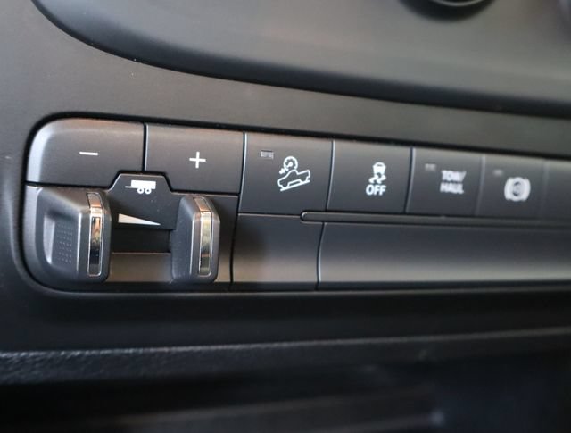 Used 2018 RAM 2500 Tradesman w/ Chrome Appearance Group AWD/4WD image 37
