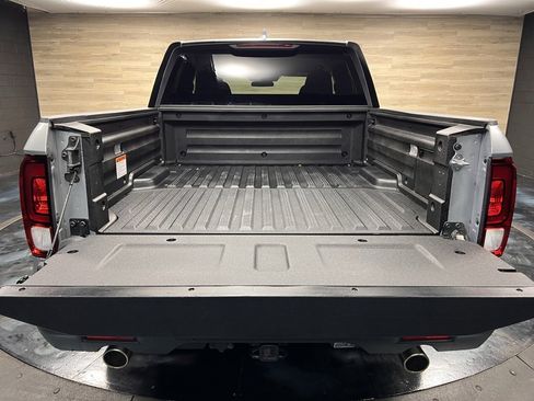 Used 2025 Honda Ridgeline Sport image 12