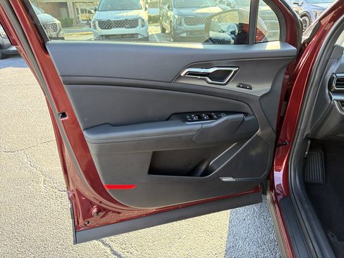 Used 2025 Kia Sportage SX image 10