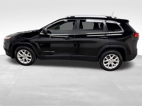 Used 2017 Jeep Cherokee Latitude w/ Cold Weather Group image 40