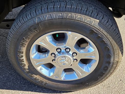 Used 2024 RAM 2500 Big Horn w/ Sport Appearance Package AWD/4WD image 9