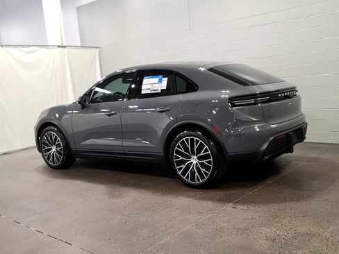 New 2026 Porsche Macan 4 Electric image 3