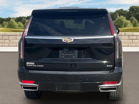 Used 2023 Cadillac Escalade Luxury AWD/4WD image 4