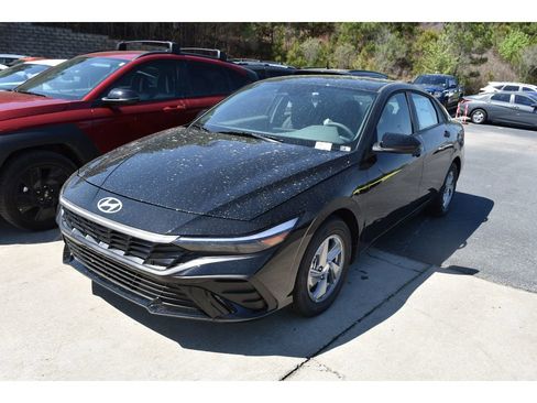 New 2026 Hyundai Elantra SE FWD image 1