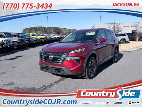 Used 2025 Nissan Rogue SV image 1