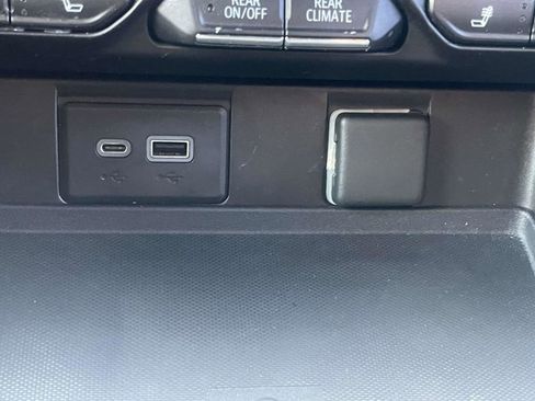 Used 2022 Chevrolet Tahoe LT RWD image 38