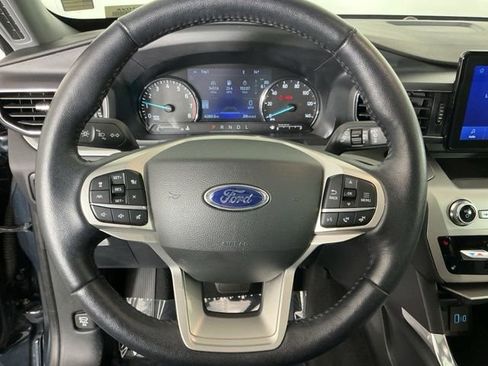 Used 2022 Ford Explorer XLT w/ Equipment Group 202A AWD/4WD image 17