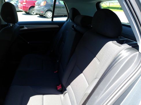 Used 2017 Volkswagen Golf S FWD image 21
