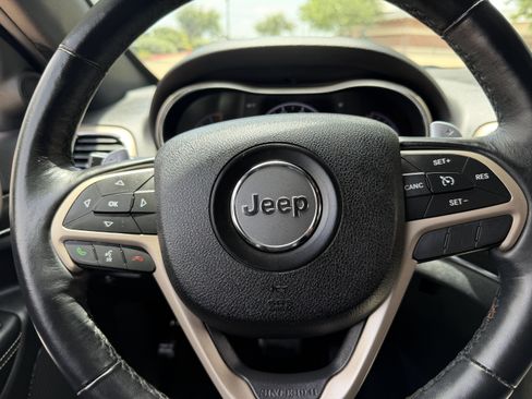 Used 2015 Jeep Grand Cherokee Limited w/ Luxury Group II AWD/4WD image 29