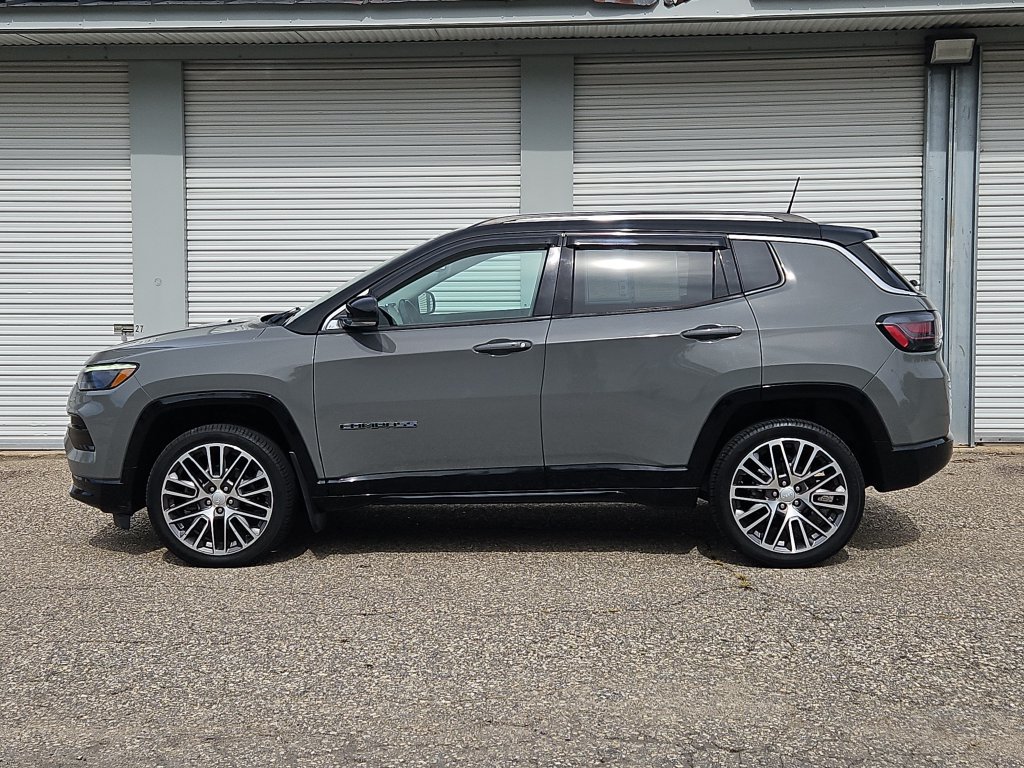 Used 2022 Jeep Compass Limited w/ Elite Group AWD/4WD image 2