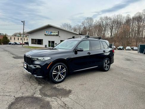 Used 2022 BMW X7 xDrive40i w/ M Sport Package image 1
