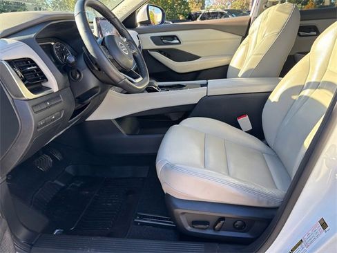 Used 2021 Nissan Rogue SL image 11