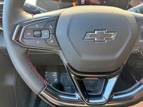 Used 2025 Chevrolet Trax RS FWD image 19