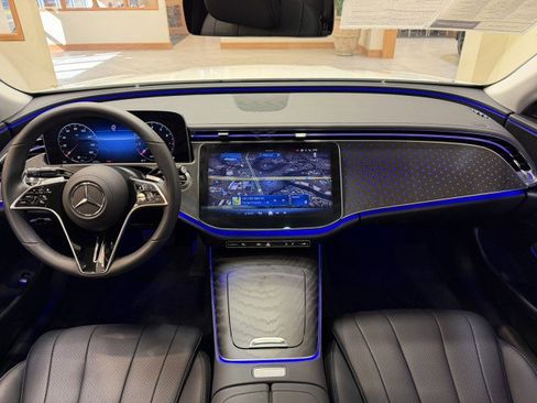 Used 2025 Mercedes-Benz E 350 Sedan image 7