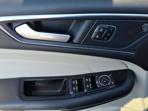 Used 2019 Ford Edge Titanium w/ Cold Weather Package image 12
