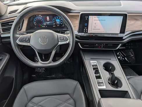 Used 2024 Volkswagen Atlas SE image 15