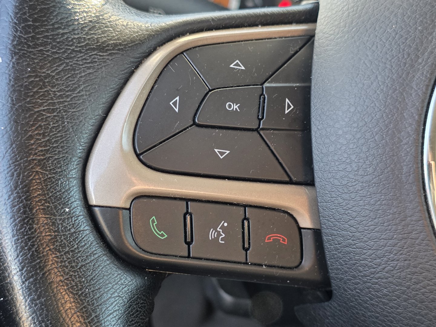 Used 2017 Jeep Renegade Latitude w/ Cold Weather Group AWD/4WD image 31