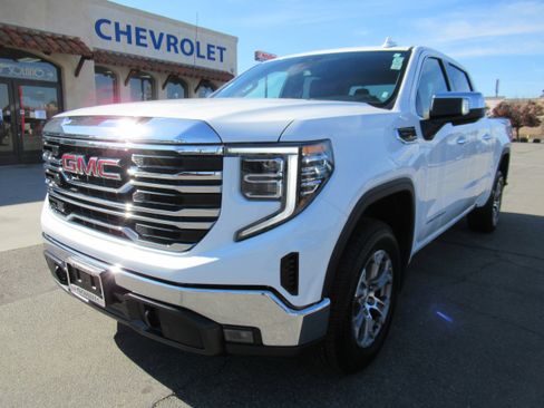 Used 2024 GMC Sierra 1500 SLT image 1