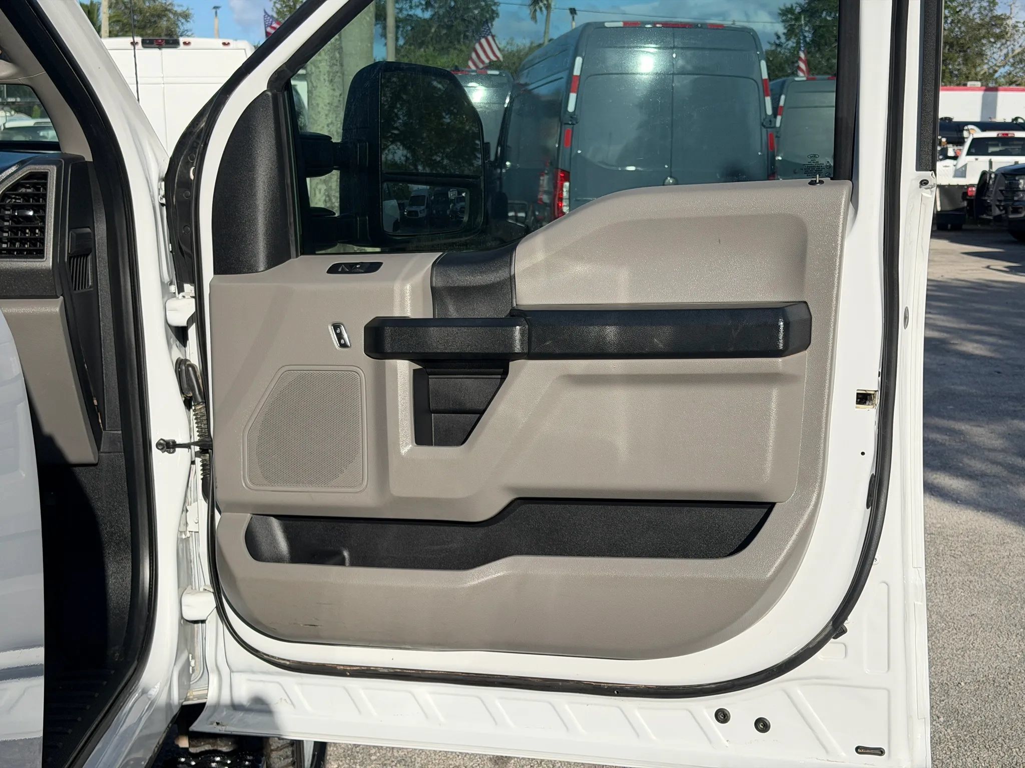 Used 2018 Ford F550 4x4 Crew Cab Super Duty image 19