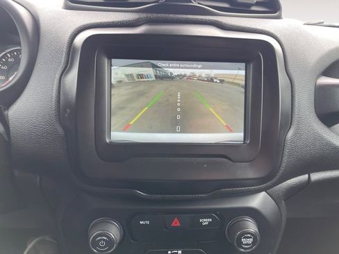 Used 2019 Jeep Renegade Latitude w/ Popular Equipment Group AWD/4WD image 17