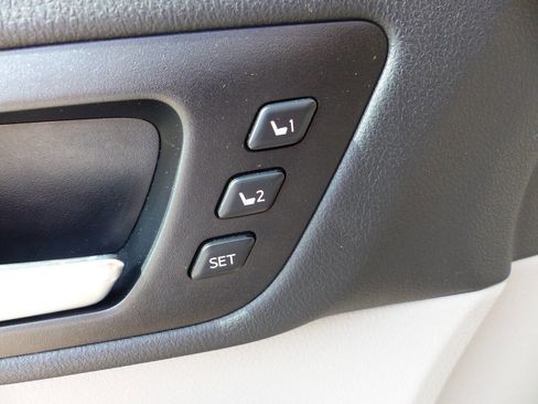 Used 2019 Toyota Highlander FWD V6 image 30