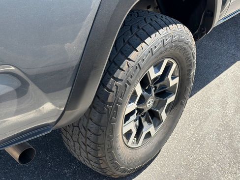 Used 2023 Toyota Tacoma TRD Off-Road w/ Technology Package AWD/4WD image 4