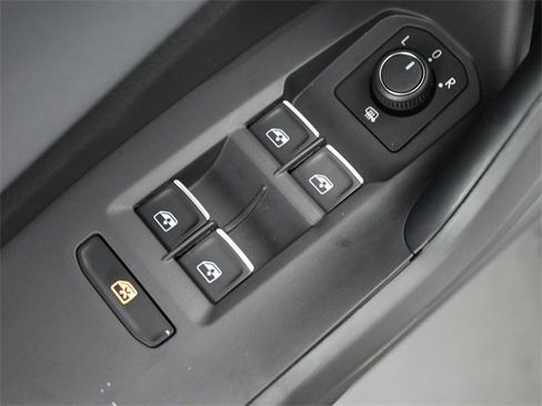 New 2026 Volkswagen Jetta SE image 13