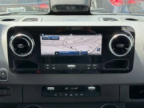 Used 2025 Mercedes-Benz Sprinter 2500 image 21