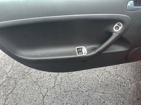 Used 2006 Pontiac Solstice Convertible w/ Premium Package image 19