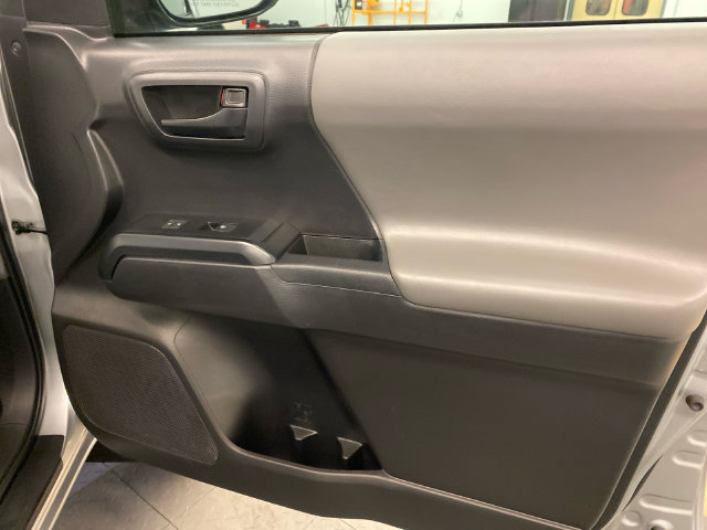 Used 2022 Toyota Tacoma SR AWD/4WD image 49