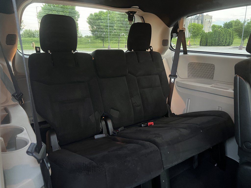 Used 2017 Dodge Grand Caravan SE FWD image 13